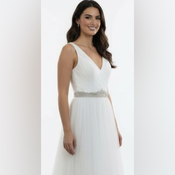 Elegant White Tulle pleated V-Neck Bodice Wedding Dress with Jeweled Belt NWT - Picture 2 of 6